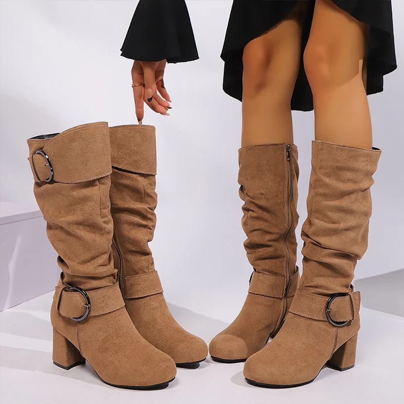 Laura | Botas de ante con hebilla y caña media